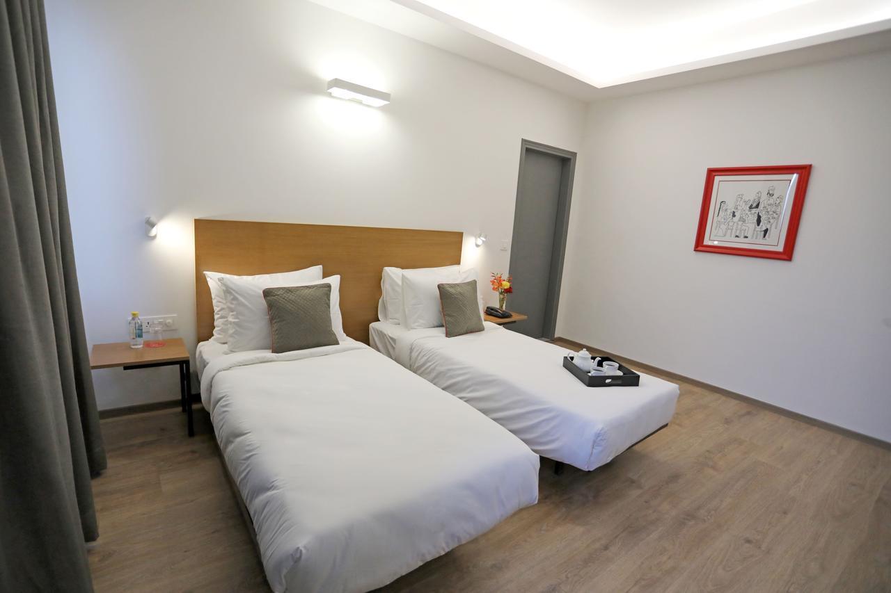 Hotel Oyo Townhouse 027 Sector 15 Gurgaon Esterno foto