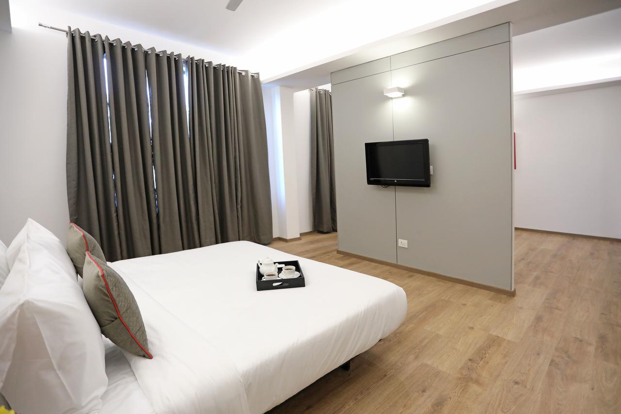 Hotel Oyo Townhouse 027 Sector 15 Gurgaon Esterno foto