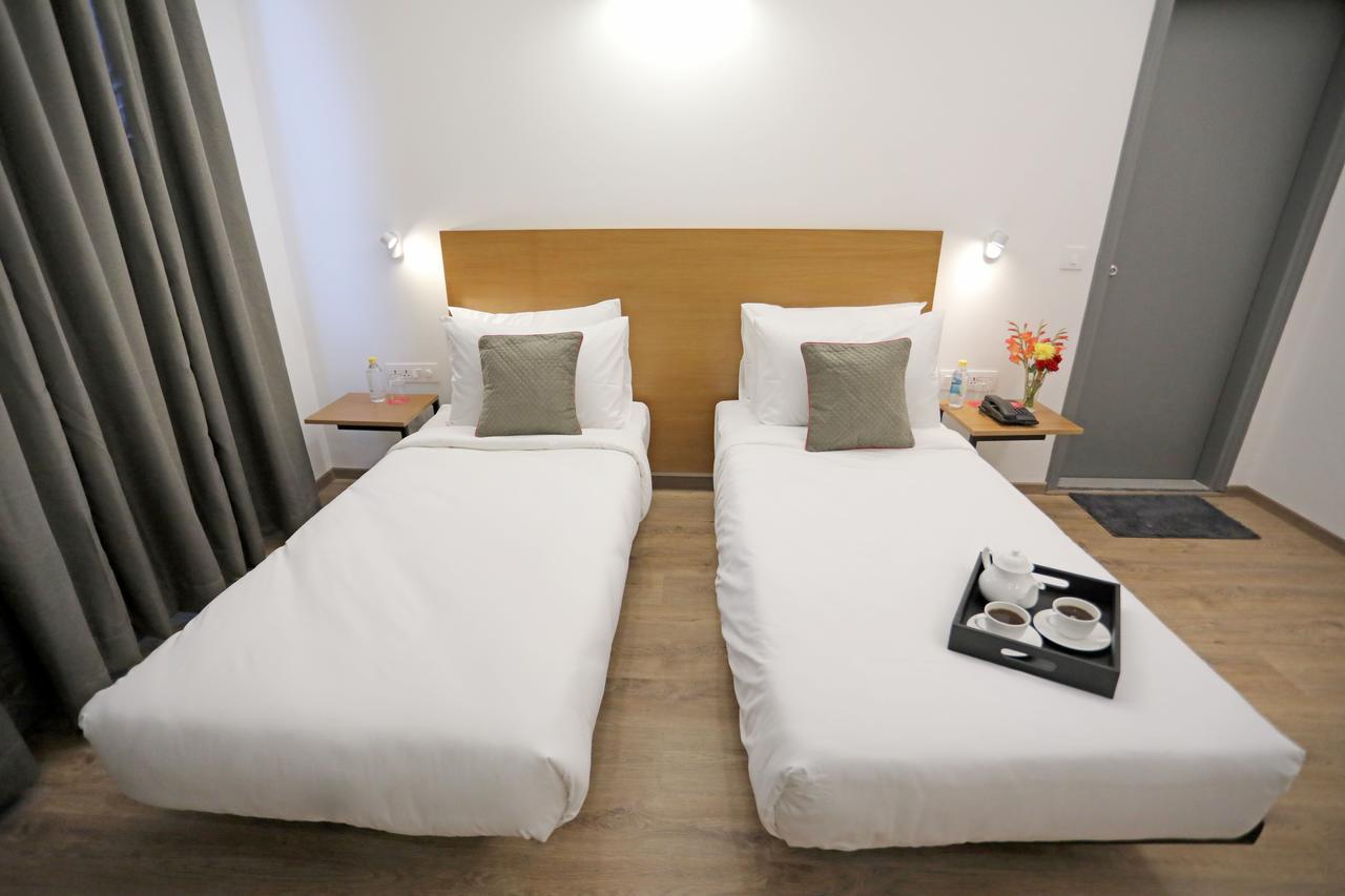 Hotel Oyo Townhouse 027 Sector 15 Gurgaon Esterno foto