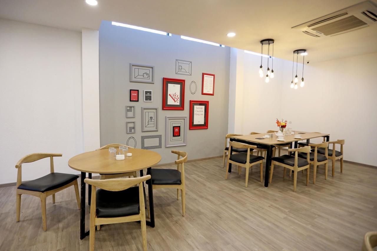 Hotel Oyo Townhouse 027 Sector 15 Gurgaon Esterno foto